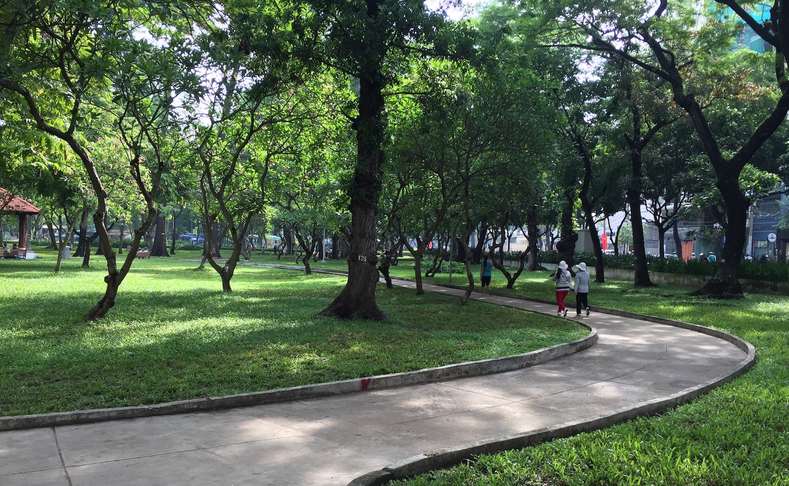 benefits of walking with friends_1