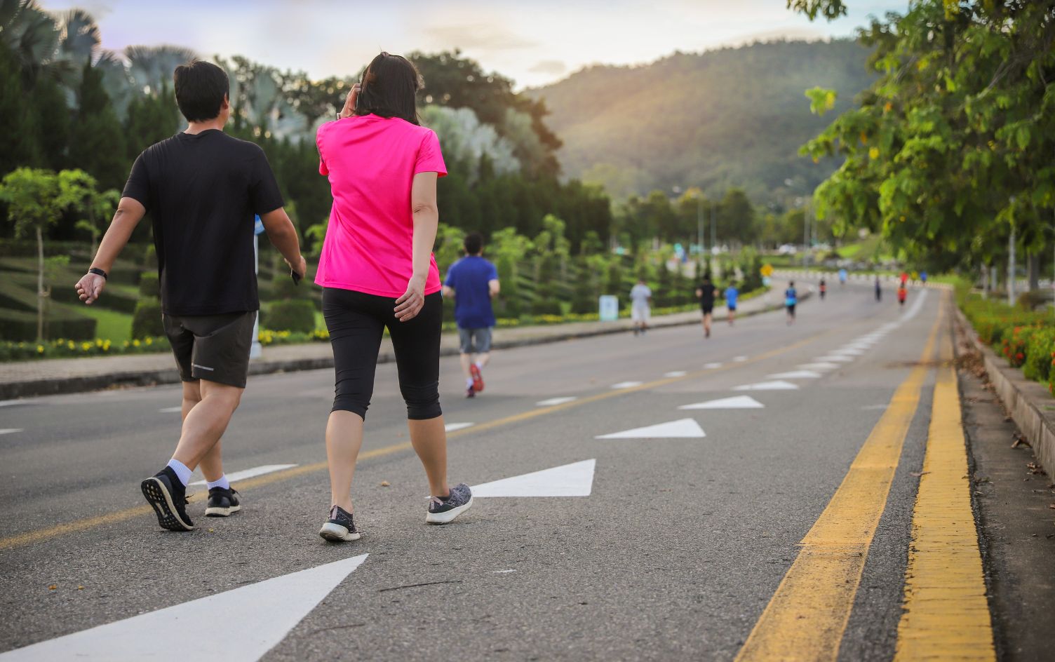 benefits of walking with friends_3
