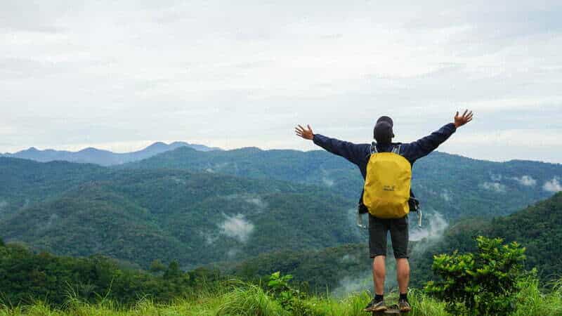 how to stay safe hiking alone_1