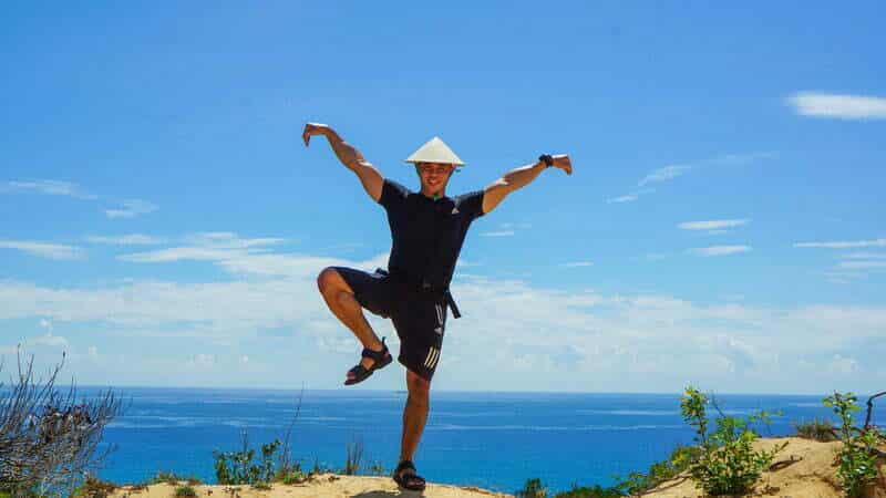 how to stay safe hiking alone_2