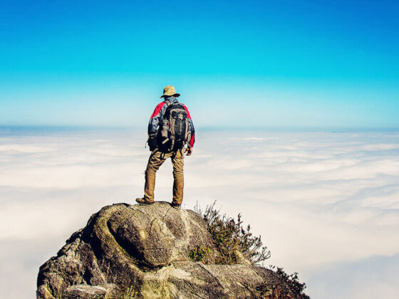 how to stay safe hiking alone_thumb