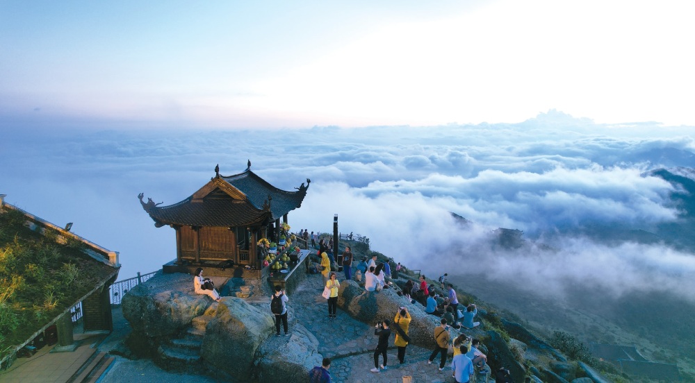 spiritual hiking in Vietnam_thumb