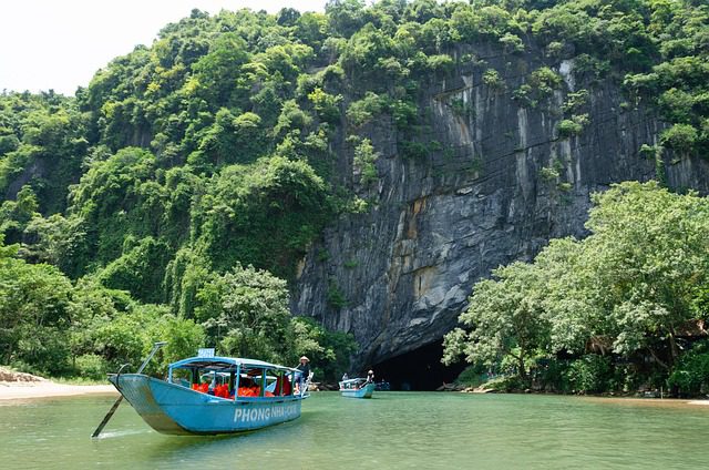 why is Vietnam a popular tourist destination_thumb