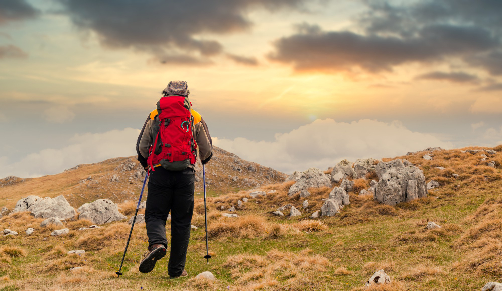 benefits of hiking alone_3