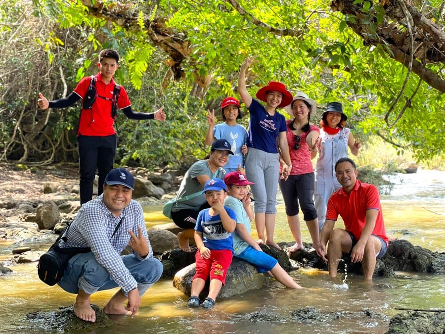 Family trekking in Vietnam_1