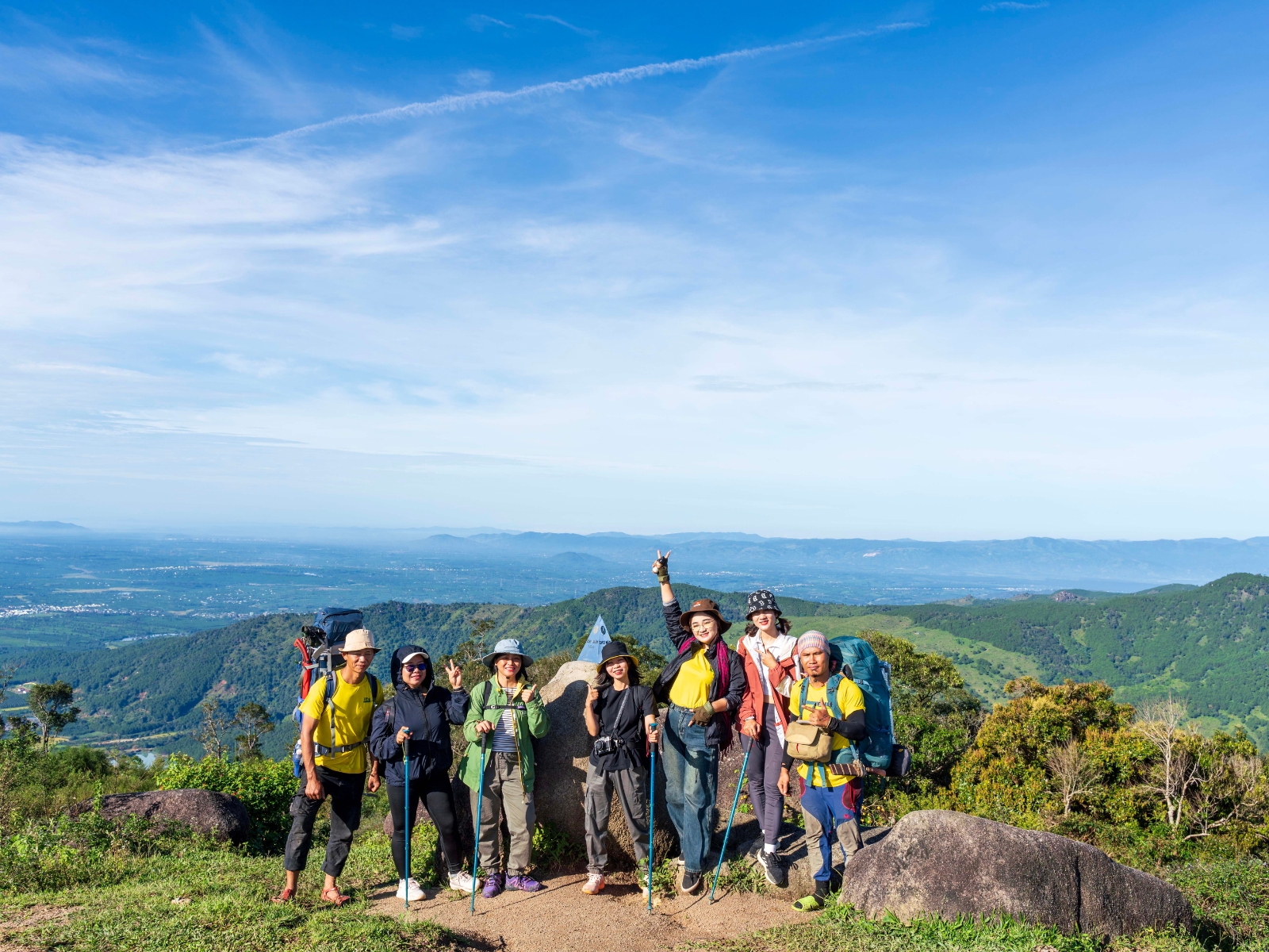 Family trekking in Vietnam_5