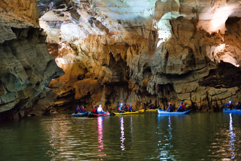 Phong Nha cave trekking_thumb