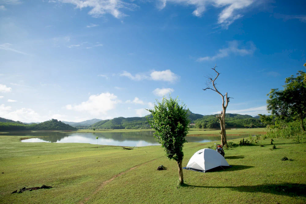 Điểm cắm trại hồ sông Mực Vườn Quốc gia Bến En