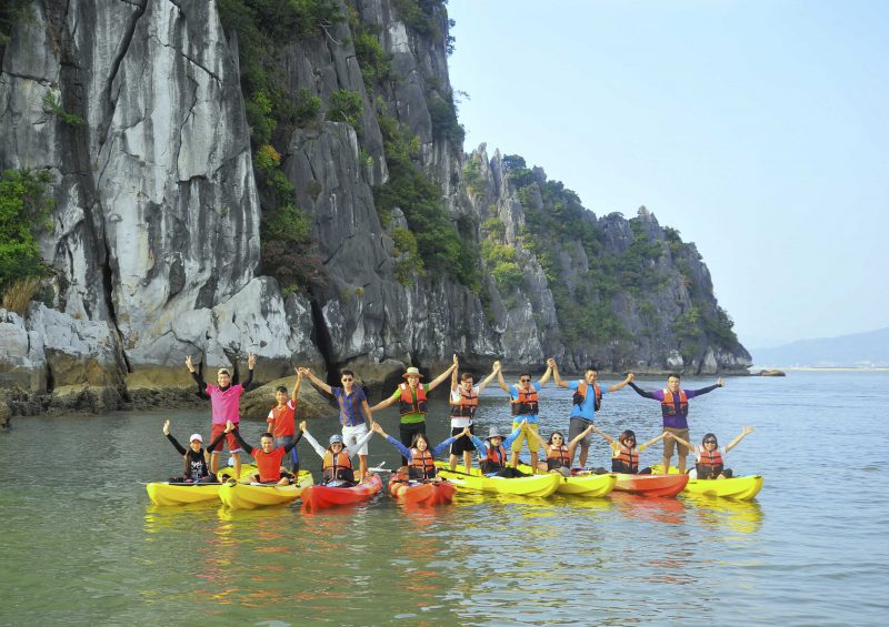 kayaking in Hạ Long Bay_2