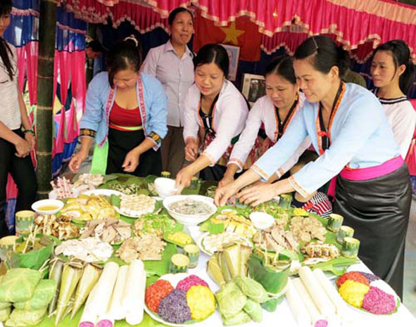 local eats Vietnam hikers_7
