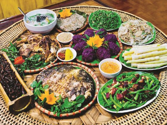 local eats Vietnam hikers_thumb