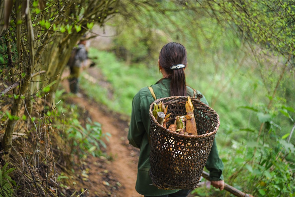 traditional Vietnamese hiking gear_1