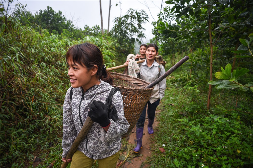traditional Vietnamese hiking gear_2