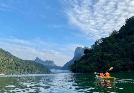 Best kayaking spots Vietnam_thumb