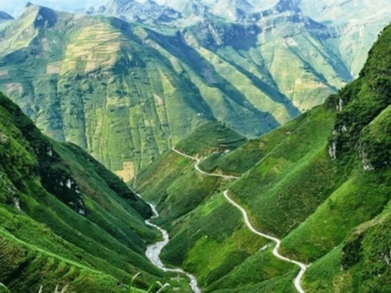 Vietnam Laos border mountains_thumb