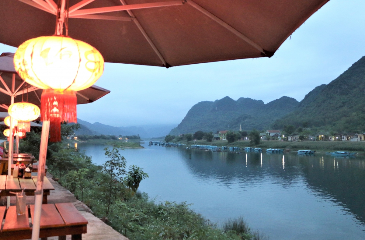 Vietnam hammock cafes_3