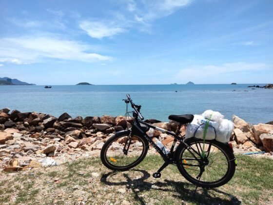 cycling Vietnam coast_thumb