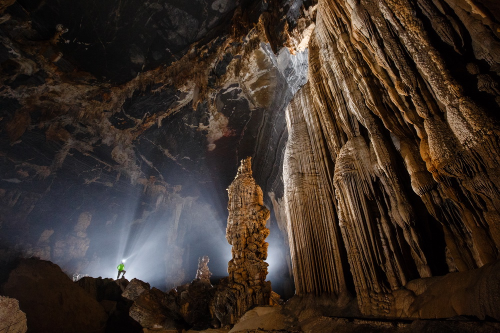 Vietnam cave trekking tours_2