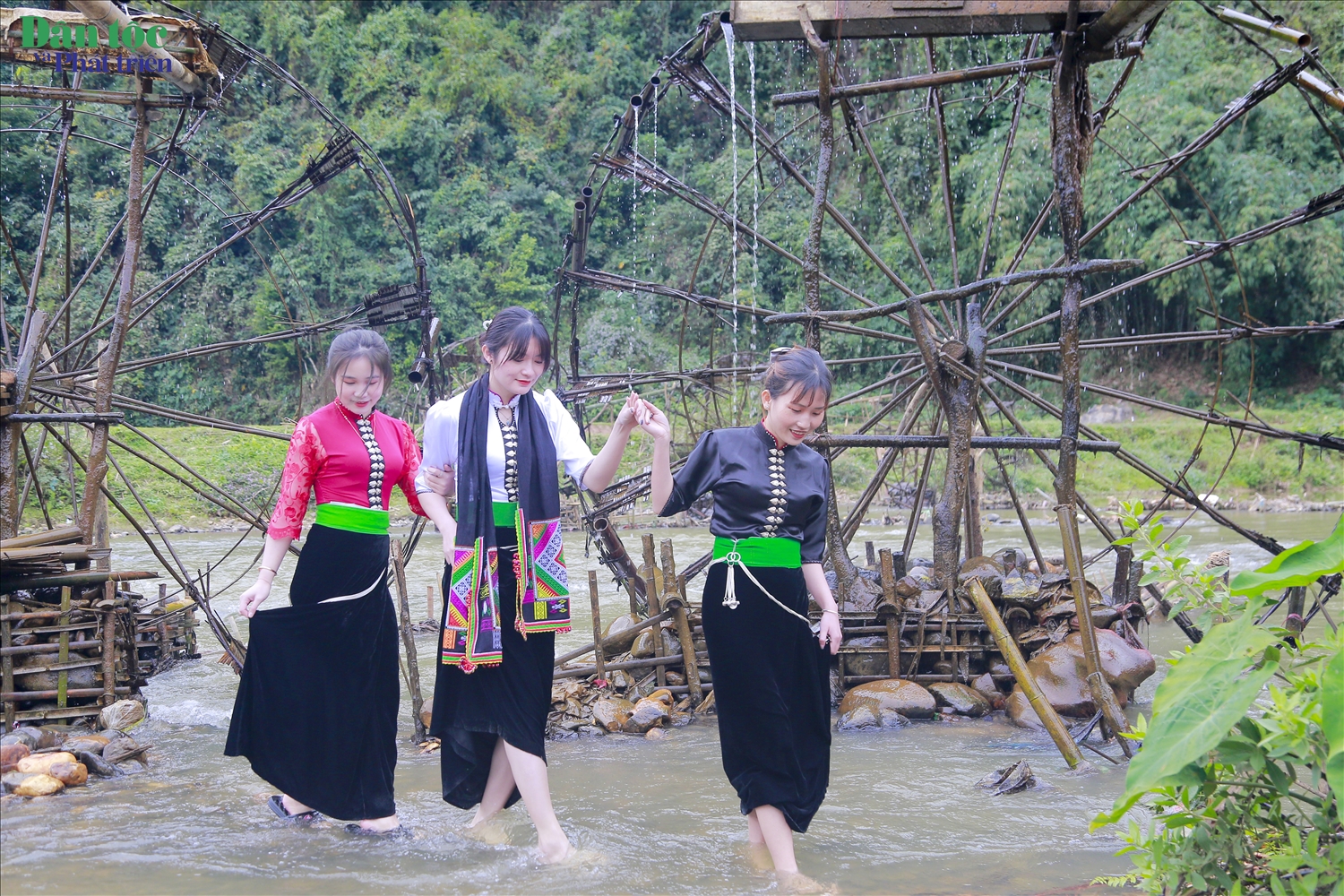 bamboo water wheels Vietnam_2