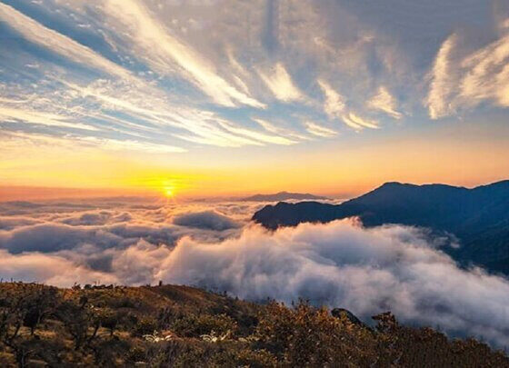 top sunrise peaks Vietnam_thumb