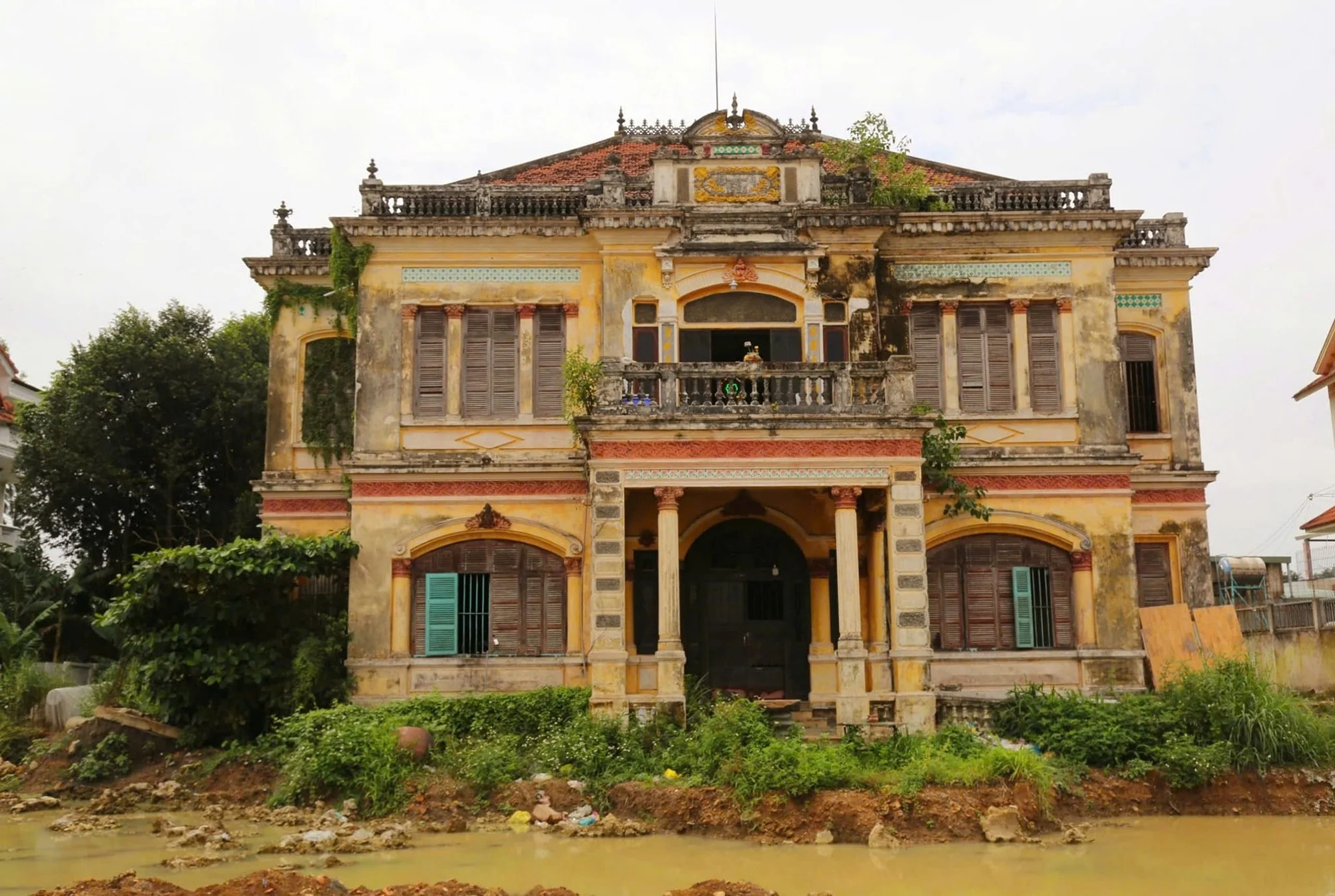 French colonial architecture ruins Vietnam_4
