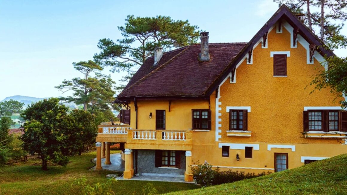 French colonial architecture ruins Vietnam_thumb