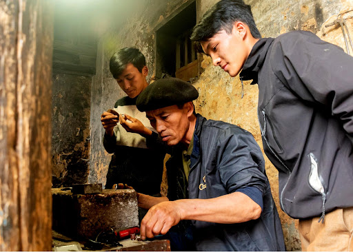 Sapa traditional silver smithing_4